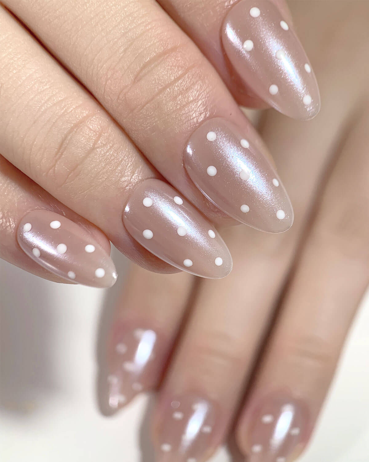 DELICADO DIJE COLOR NUDE